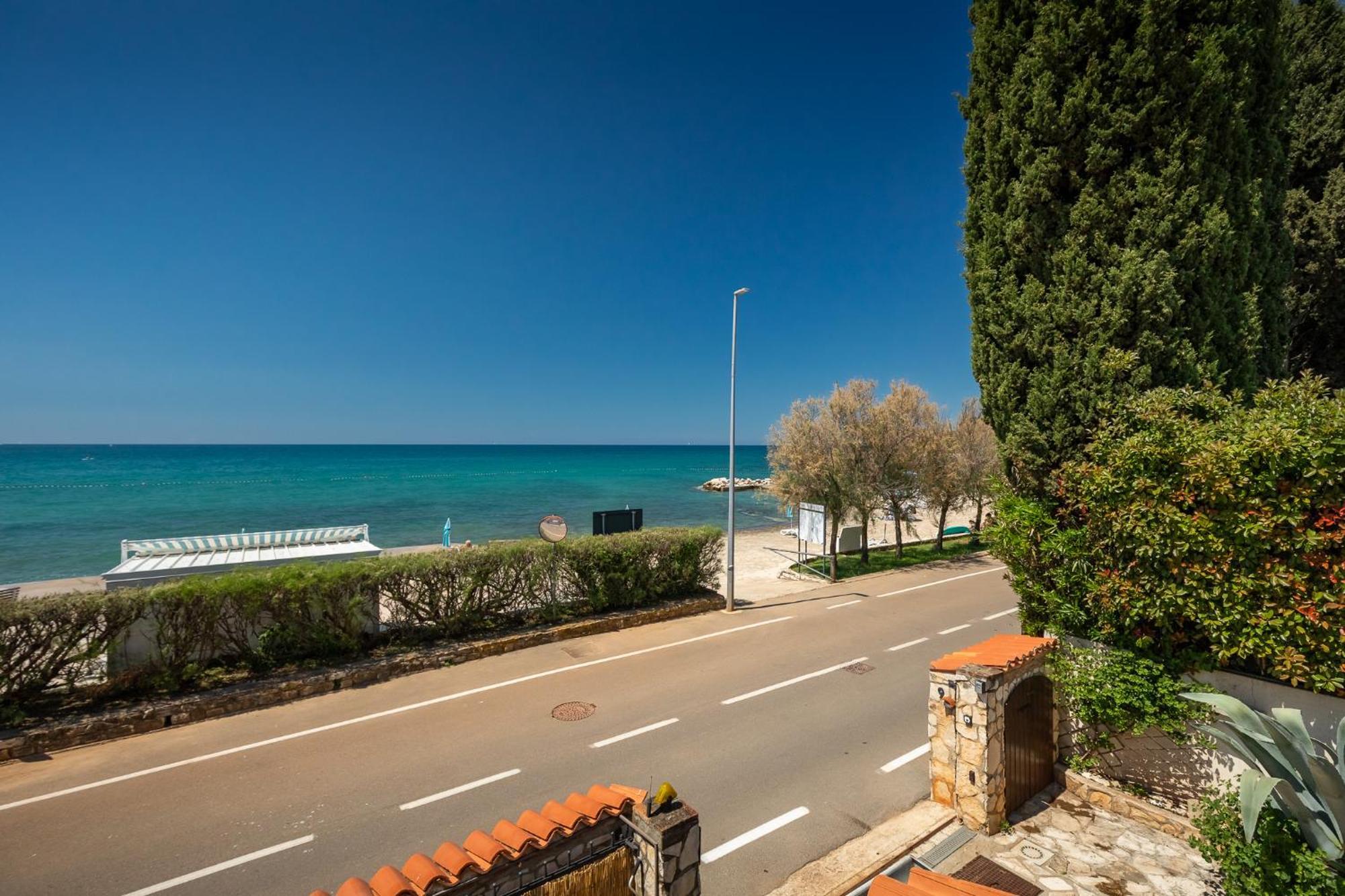 Beach House - Sea Breeze Poreč Exteriör bild